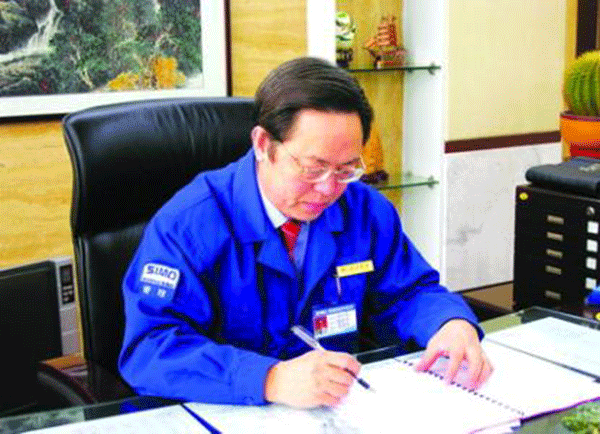 西瑪集團董事長楊允成被評選為“感動西安——2005年度推動西安經濟發(fā)展的十大新聞人物”之一。