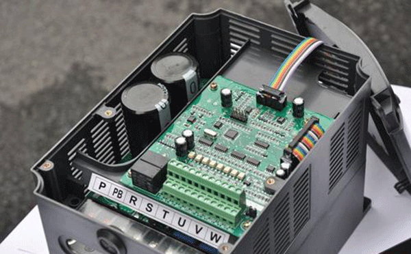 變頻器與西瑪電機(jī)的匹配問(wèn)題。