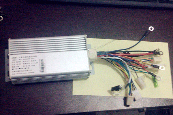 Z2直流電機控制器的安裝過程分享。