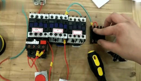 Y系列高壓三相異步電動機的功率控制需要哪些元件？