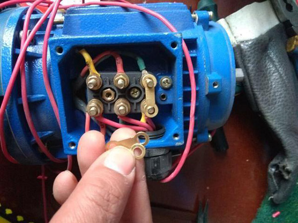 三相異步電動機(jī)的過載運(yùn)行要及時(shí)進(jìn)行檢查 三相異步電動機(jī)的過載運(yùn)行要及時(shí)進(jìn)行檢查