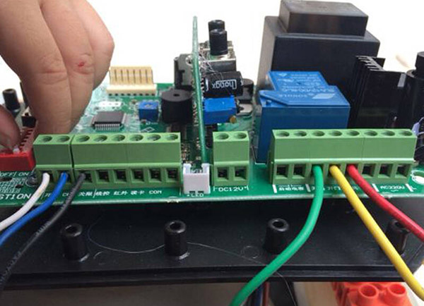 開(kāi)門機(jī)智能一體遙控平移門電機(jī)系統(tǒng) 開(kāi)門機(jī)智能一體遙控平移門電機(jī)系統(tǒng)